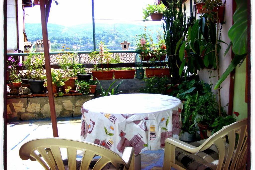 Authentic Guest Stay In The Heart Of Veliko Tarnovo Студио С Изглед Към Царевец Εξωτερικό φωτογραφία