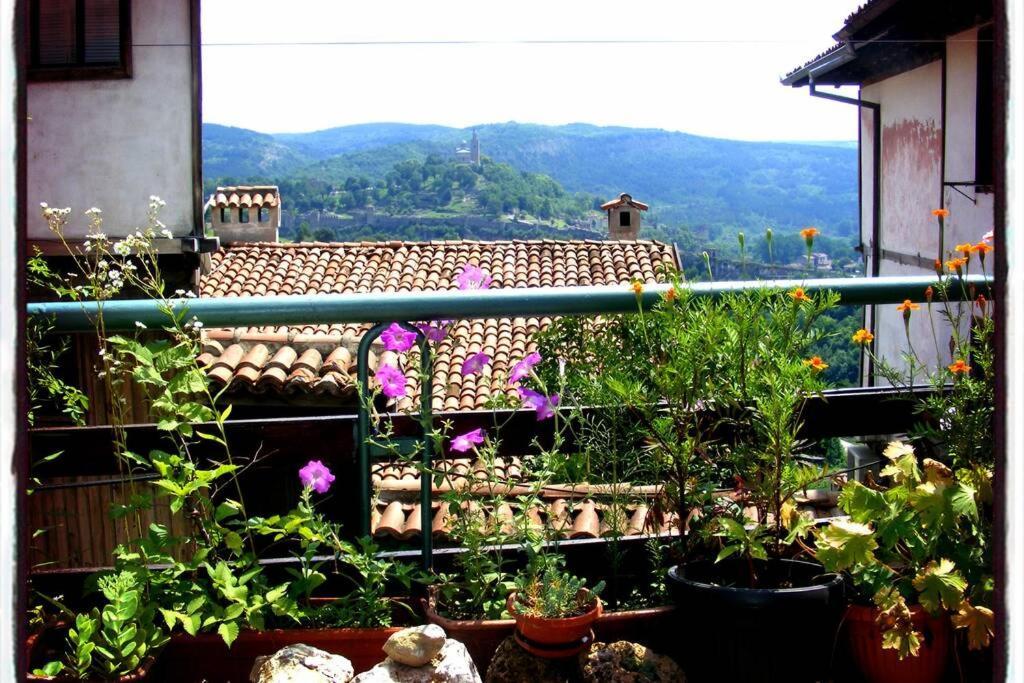 Authentic Guest Stay In The Heart Of Veliko Tarnovo Студио С Изглед Към Царевец Εξωτερικό φωτογραφία