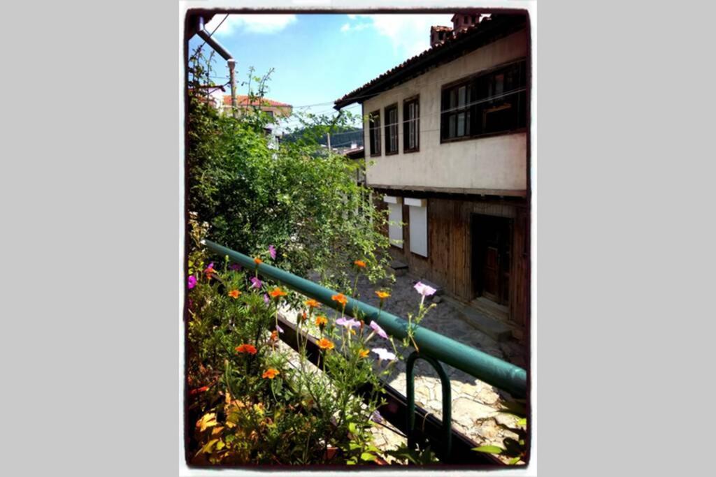 Authentic Guest Stay In The Heart Of Veliko Tarnovo Студио С Изглед Към Царевец Εξωτερικό φωτογραφία