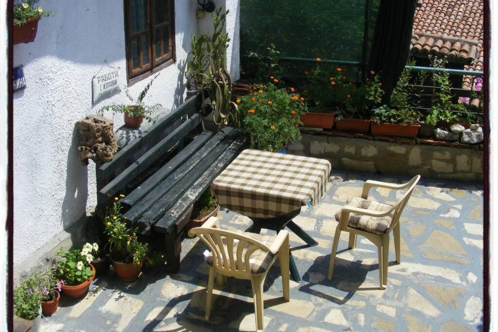 Authentic Guest Stay In The Heart Of Veliko Tarnovo Студио С Изглед Към Царевец Εξωτερικό φωτογραφία