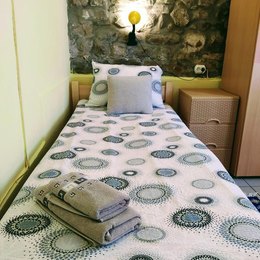 Authentic Guest Stay In The Heart Of Veliko Tarnovo Студио С Изглед Към Царевец Εξωτερικό φωτογραφία