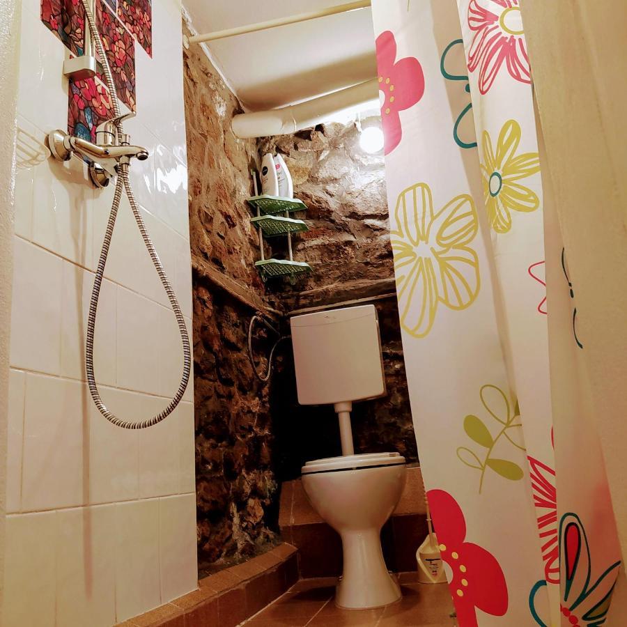 Authentic Guest Stay In The Heart Of Veliko Tarnovo Студио С Изглед Към Царевец Εξωτερικό φωτογραφία