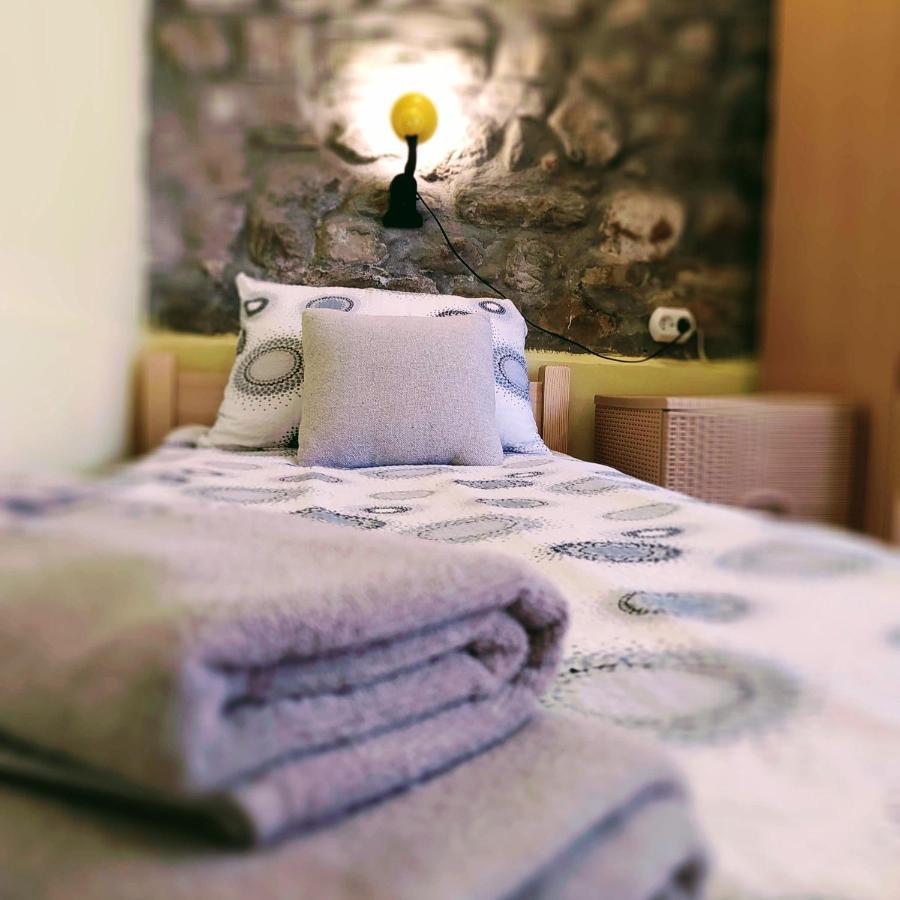 Authentic Guest Stay In The Heart Of Veliko Tarnovo Студио С Изглед Към Царевец Εξωτερικό φωτογραφία